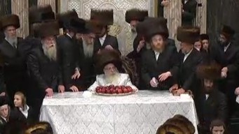 עפל ווארפען מוצאי שמח"ת תשפ"ז